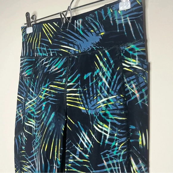 SWEATY BETTY The Zero Gravity Black Neon Tropical Print 7/8 Length Leggings - Picture 7 of 14